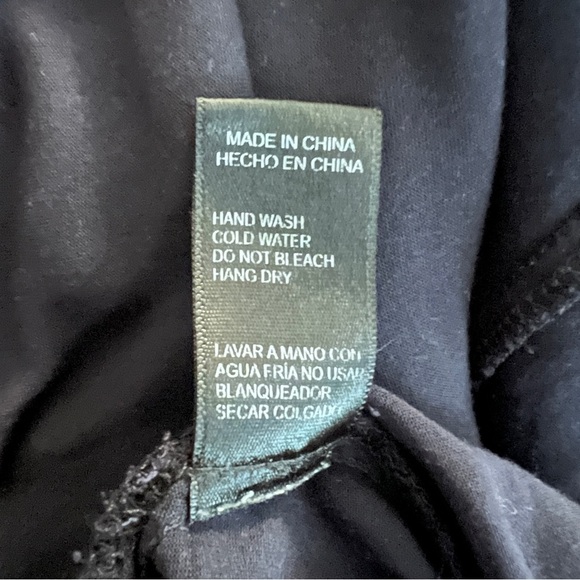 Ambiance Apparel dressy shorts black w/pockets and front tie size small EUC - Picture 6 of 6